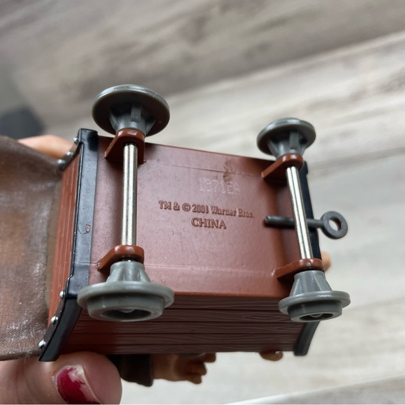 Harry Potter Gringotts Vault Cart Hagrid Goblin Die-Cast 2000 Mattel + Broom - Picture 6 of 14